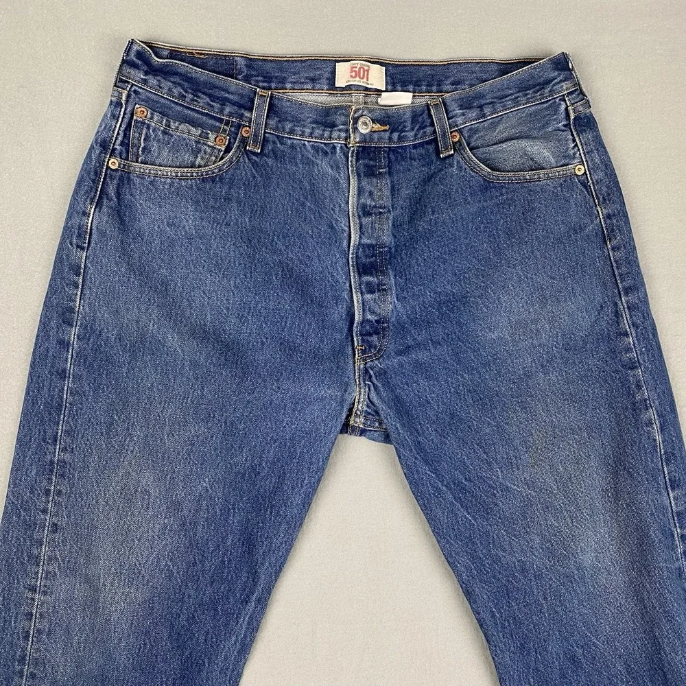 Levis 501 Original Straight Leg Button Fly Jeans Mens 38 Blue Medium‎ Wash